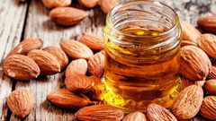 اللوز المر للبشرة .. تفتيح طبيعي