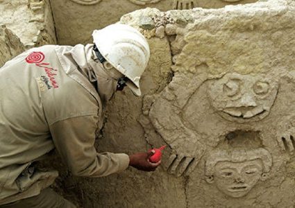 اكتشاف نقوش جدارية في بيرو عمرها نحو 3800 سنة