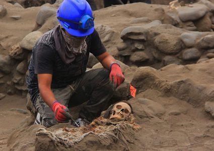 ليبرو.. إكتشاف أكبر مقبرة جماعية للتضحية بالأطفال