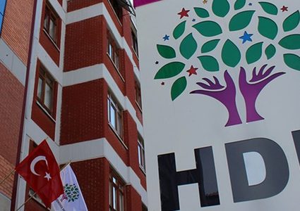 محافظون أتراك يحتجون على إقالتهم ويصفون القرار بـ "الانقلاب"