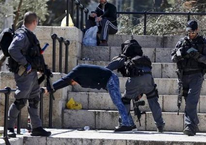 تحذيرات من خطورة الاعتداء على الرموز الدينية والوطنية بالقدس