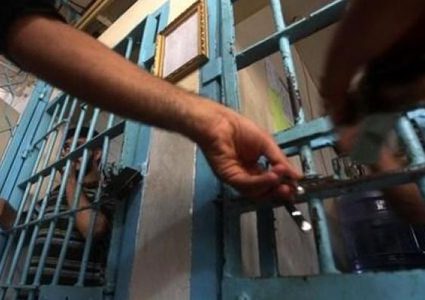 الأسير المضرب عن الطعام"إسماعيل علي" يُنقل إلى عزل "إيلا"