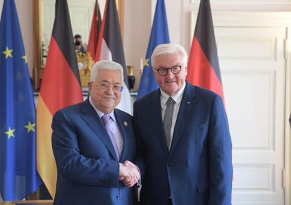 الرئيس عباس يطلع نظيره الألماني على تطورات الأوضاع في فلسطين