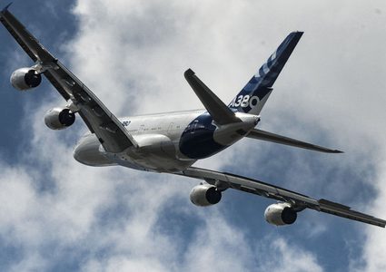 طائرة تحترق قبل إقلاعها مباشرة