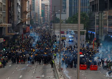 تواصل احتجاجات الصين ومبادرات للسيطرة على الأزمة