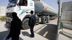 ادخال 6 شاحنات وقود إلى غزة عبر معبر كرم أبو سالم