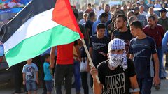 المواطنون في غزة يستعدون لجمعة" الوفاء للشهداء"