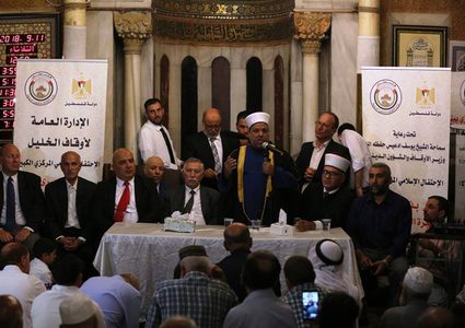 آلاف المواطنين يحيون رأس السنة الهجرة في الحرم الابراهيمي