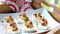 البيض المحشي بالخضراوات