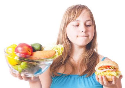 أطعمة تسبب الشعور بالكسل والخمول خلال فترة المراهقة