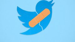 "هاكرز" يسيطرون على حساب رئيس شركة تويتر.. وينشرون تغريدات مسيئة