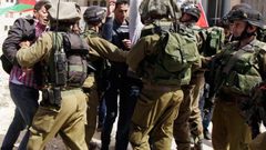 الاحتلال يعتقل فتىً من قلقيلية قرب الحاجز الشمالي