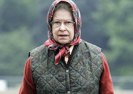 الملكة إليزابيث تواجه موقف "طريف" أمام سياح أمريكيين !