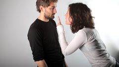 دراسة: لا فائدة من الجدل مع النساء