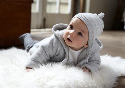 ملابس الطفل تؤثر على حركته ونشاطه