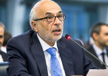 وزير لبناني يعقب على قرار مساواة الطلاب الفلسطينيين باللبنانيين