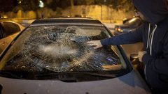 مستوطنون يحطمون مركبات المواطنين شمال شرق رام الله