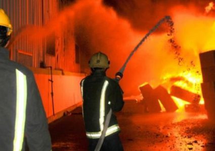 الدفاع المدني يخمد حريقا بجوار مدرسة في السيلة الحارثية غرب جنين