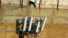 عشرات الأسرى يشرعون بالإضراب عن الطعام