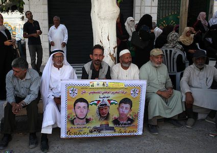 تظاهرة لعائلات الشهداء في غزة للمطالبة بحقوقهم ورواتبهم