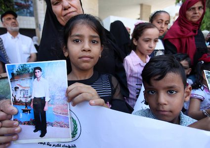 تظاهرة لعائلات الشهداء في غزة للمطالبة بحقوقهم ورواتبهم