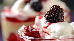 بارفيه لبن الزبادي مع اللوتس والآيس كريم