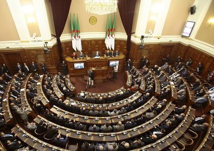 الجزائر.. رفع الحصانة عن نواب وبرلمانيين