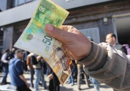 إقليم غرب خانيونس يطالب الحكومة باعادة حقوق موظفي قطاع غزة