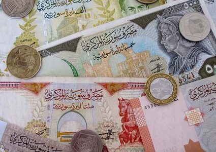 انخفاض حاد لليرة السورية في الأسواق