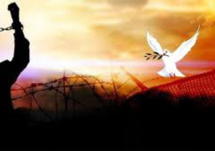 نقل الأسير المضرب حذيفة حلبية إلى المستشفى إثر تدهور حالته الصحية