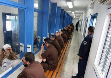 هيئة الأسرى: إدارة سجن ريمون تبدأ تركيب هواتف عمومية