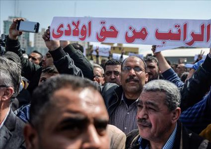 إقليم وسط خانيونس: التقاعد المالي جريمة بحق الموظفين