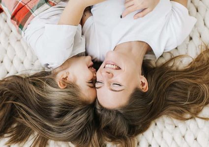 عادات لا تترددي في نقلها لطفلك