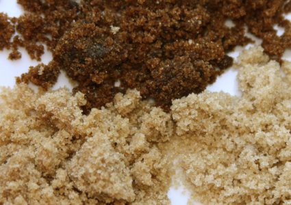 السكر البني هل يشكل بديلًا صحيًا؟