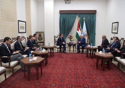 الرئيس عباس: يجب دعم الأونروا لتوفير الخدمات الأساسية للاجئين