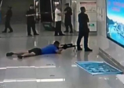 قناص ينقذ فتاة من موت محقق