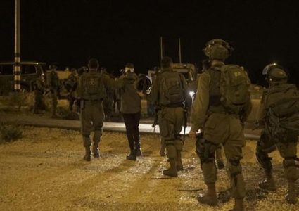 قوات الاحتلال تعتقل طفلاً في الخليل