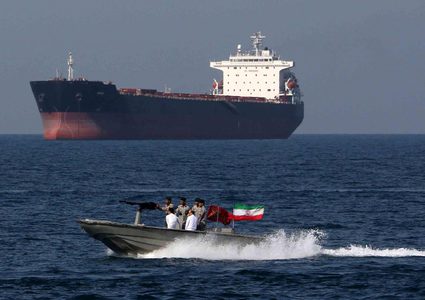 الحرس الثوري الإيراني يحتجز قوارب صيد في خليج عمان