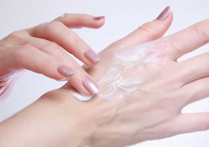 أطعمة تسرّع شيخوخة الجلد