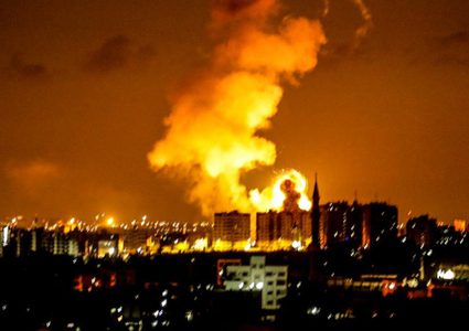 حريق بسبب مولد لتوزيع الكهرباء في شارع اليرموك بمدينة غزة