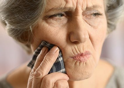 تعرف على بعض العلاجات المنزلية لألم الأسنان واللثة