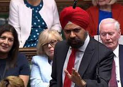 نائب من أصول هندية يطلب من جونسون الاعتذار للنساء المسلمات