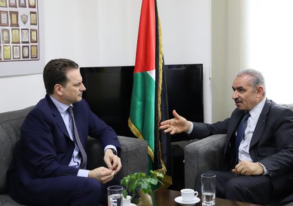 اشتيه يستقبل المفوض العام للأونروا بمدينة رام الله