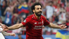 صورة لصلاح مع زوجة لاعب شهير تثير ضجة