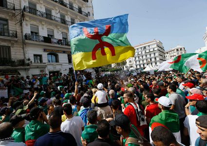 محكمة جزائرية ترفض الإفراج عن معتقلين رفعوا رايات أمازيغية