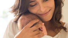 "الأذان في أذن المولود" أحكام وأهمية من السنة النبويّة