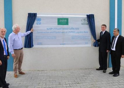 الأونروا تفتتح أكبر مستودع إمدادات للاجئين بقطاع غزة