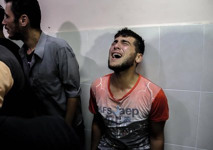 صور من وداع جثمان الشهيد الطفل خالد إياد الربعي (14 عامًا) الذي قضى برصاص الاحتلال شرق مدينة غزة.