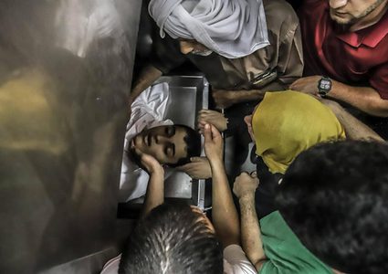 صور من وداع جثمان الشهيد الطفل خالد إياد الربعي (14 عامًا)