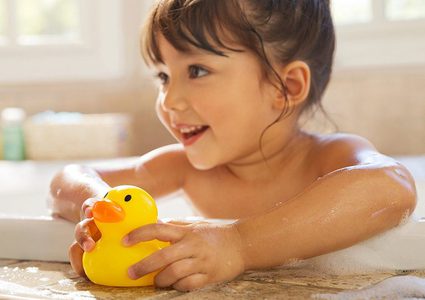 استحمام الطفل بطريقة آمنة